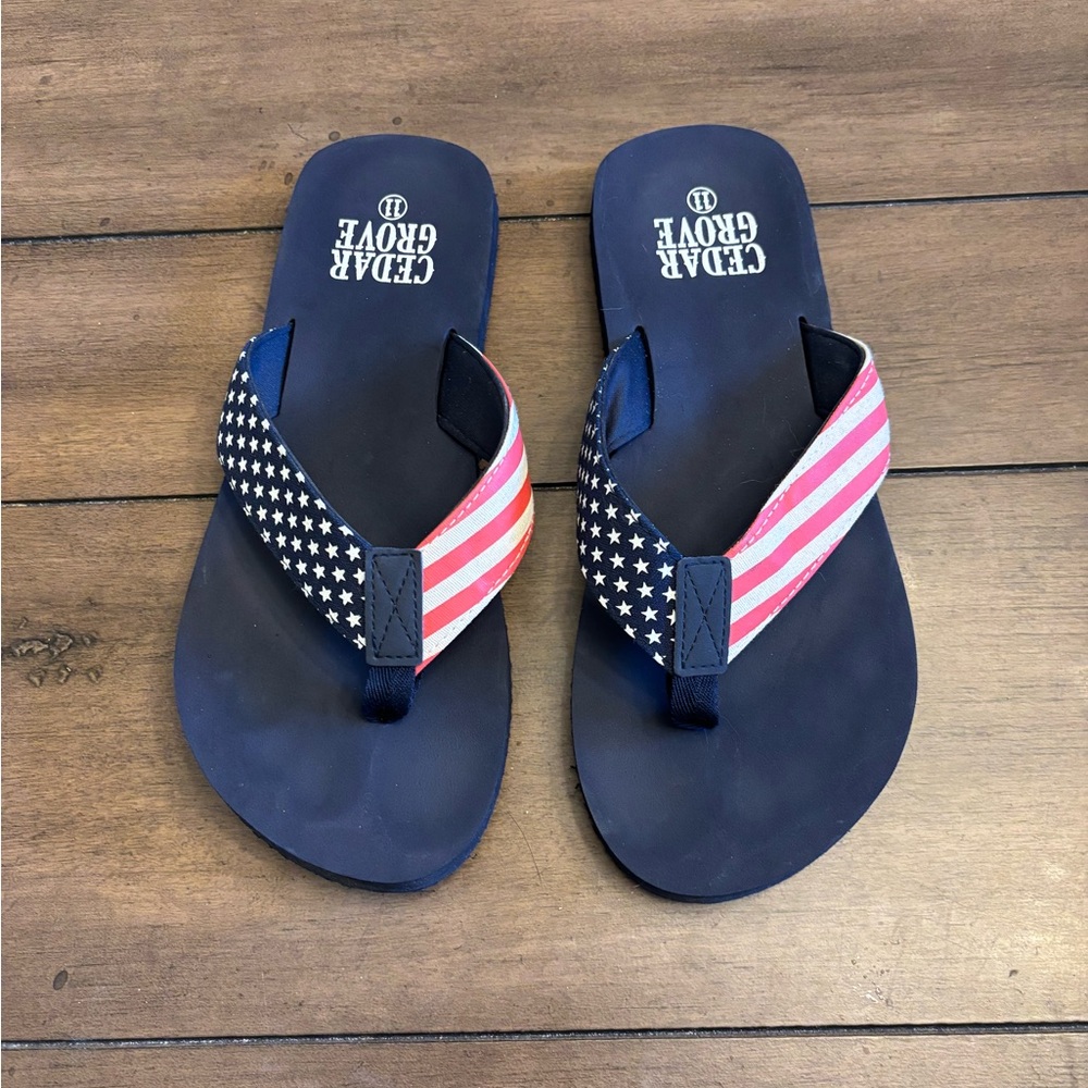 Cedar Grove Men’s American Flag Flip Flops